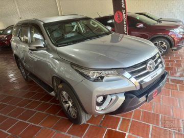 Toyota Hilux SW4 SRX 4x4 2.8 TDI 16V Dies. Aut.